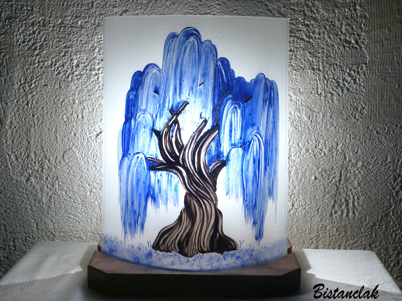 Lampe décorative blanche motif saule pleureur bleu cobalt creation artisanale francaise