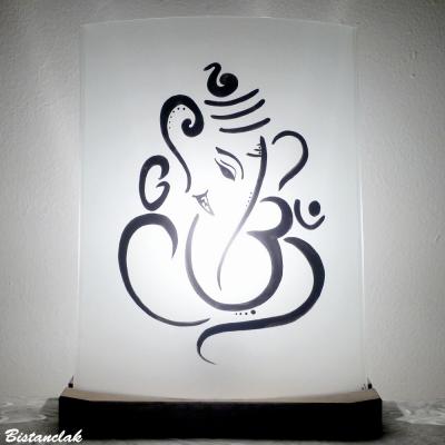 lampe blanche motif ganesh
