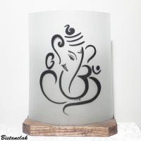 Lampe decorative blanche motif ganesh vendue en ligne