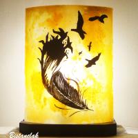 Lampe decorative jaune orange motif plume et oiseaux vendue en ligne