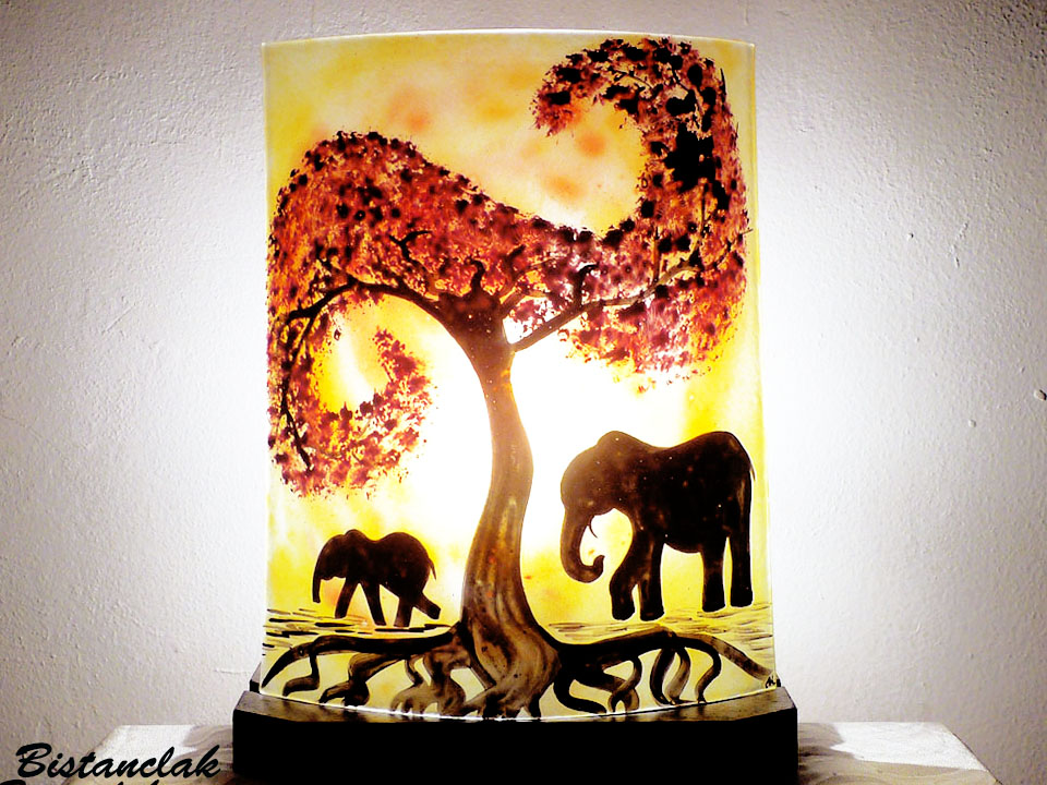 Lampe elephant jaune orange vendue en ligne 1