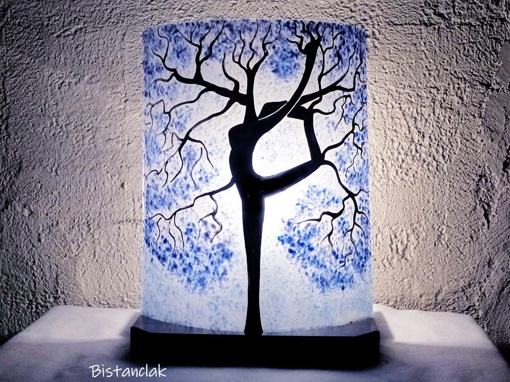 Lampe en verre motif arbre danseuse bleu clair 2