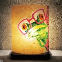Lampe en verre motif grenouille a lunette rouge vendue en ligne