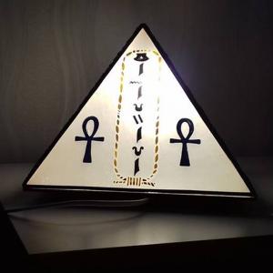 Lampe pyramide motif croix égyptienne