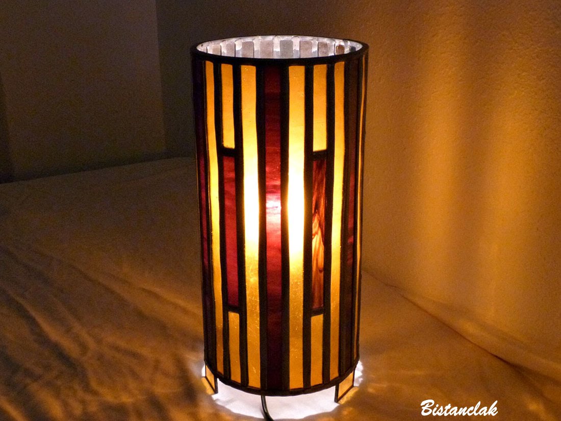 lampe vitrail cylindrique ambre, rouge foncé et ambre