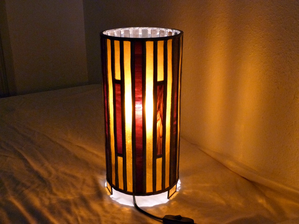 Lampe vitrail cylindrique ambre et rouge4