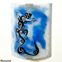 Luminaire applique artisanale bleu et blanche motif salamandre vendue en ligne