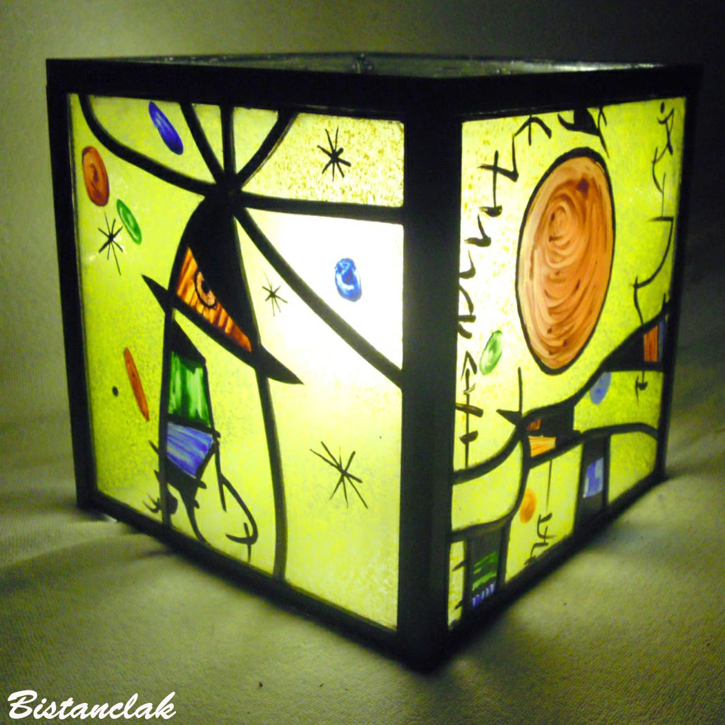 lampe vitrail cube multicolore inspiration Miro