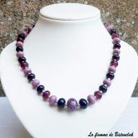 Collier de perles de verre prune, glycine, violet collection fleur en spirale vendu en ligne sur notre site