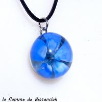 Pendentif cabochon fleur bleu en verre file