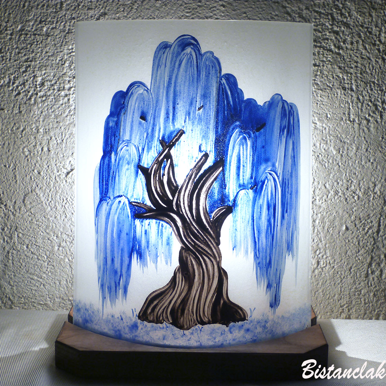Vente en ligne de la lampe décorative blanche motif saule pleureur bleu cobalt creation artisanale francaise par bistanclak
