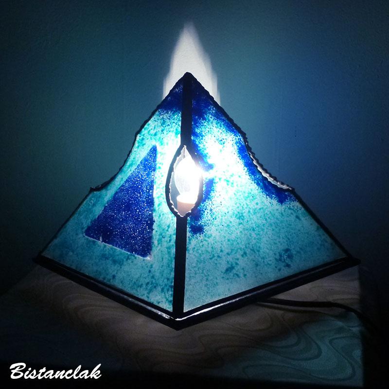 Vente en ligne luminaire artisanal pyramide bleu